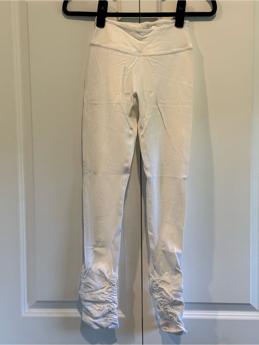 Beyond Yoga White Scrunch-Hem Leggings